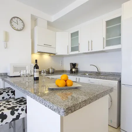 Harbour Lights Apartment *